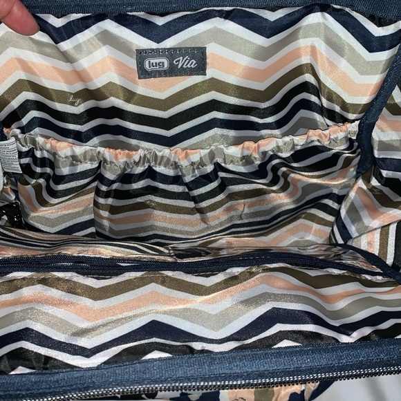 BNWOT… Lug Via 2 Convertible Tote Bag/Backpack - Floral Multi… Discontinued - Picture 2 of 8